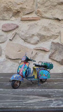 Carica e avvia il video nel visualizzatore di galleria, Vespa Media - Miniature Decorate - cod.63
