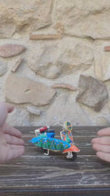 Carica e avvia il video nel visualizzatore di galleria, Vespa Piccola con Surf - Miniature Decorate - cod 66
