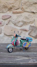 Carica e avvia il video nel visualizzatore di galleria, Vespa Media - Miniature Decorate - cod.62
