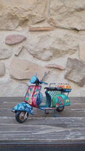 Carica e avvia il video nel visualizzatore di galleria, Vespa Media - Miniature Decorate - cod.61
