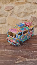 Carica e avvia il video nel visualizzatore di galleria, Minivan Retrò Grande 25 cm   - Miniature Decorate - cod 1

