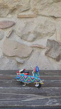 Carica e avvia il video nel visualizzatore di galleria, Vespa Piccola con Surf - Miniature Decorate - cod 67
