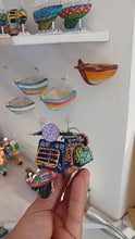 Carica e avvia il video nel visualizzatore di galleria, Vespa Piccola - Miniature Decorate - Cod 84

