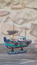 Carica e avvia il video nel visualizzatore di galleria, Peschereccio - Miniature Decorate - cod 38
