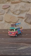 Carica e avvia il video nel visualizzatore di galleria, Minivan Retrò Piccolo 10 cm - Miniature Decorate - cod 5
