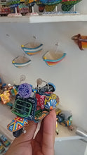 Carica e avvia il video nel visualizzatore di galleria, Vespa Piccola - Miniature Decorate - Cod 89
