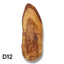 Carica l&#39;immagine nel visualizzatore di Gallery, Tagliere Rustico in Legno di Ulivo cm 40
