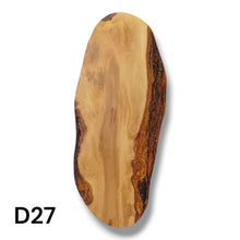Carica l&#39;immagine nel visualizzatore di Gallery, Tagliere Rustico in Legno di Ulivo cm 40
