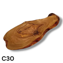 Carica l&#39;immagine nel visualizzatore di Gallery, Tagliere Rustico in Legno di Ulivo cm 30

