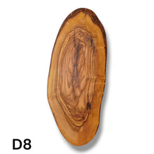 Carica l&#39;immagine nel visualizzatore di Gallery, Tagliere Rustico in Legno di Ulivo cm 40
