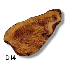 Carica l&#39;immagine nel visualizzatore di Gallery, Tagliere Rustico in Legno di Ulivo cm 40
