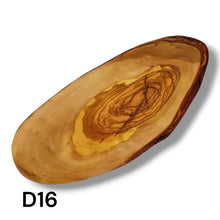 Carica l&#39;immagine nel visualizzatore di Gallery, Tagliere Rustico in Legno di Ulivo cm 40
