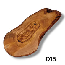 Carica l&#39;immagine nel visualizzatore di Gallery, Tagliere Rustico in Legno di Ulivo cm 40
