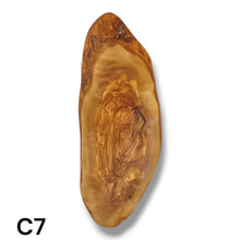 Carica l&#39;immagine nel visualizzatore di Gallery, Tagliere Rustico in Legno di Ulivo cm 30
