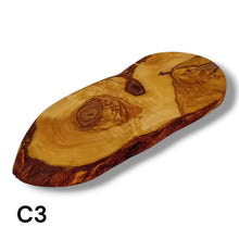 Carica l&#39;immagine nel visualizzatore di Gallery, Tagliere Rustico in Legno di Ulivo cm 30
