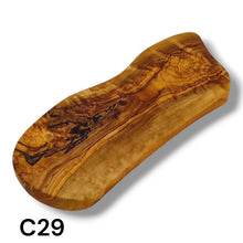 Carica l&#39;immagine nel visualizzatore di Gallery, Tagliere Rustico in Legno di Ulivo cm 30
