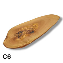 Carica l&#39;immagine nel visualizzatore di Gallery, Tagliere Rustico in Legno di Ulivo cm 30
