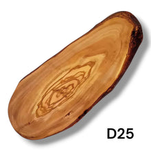 Carica l&#39;immagine nel visualizzatore di Gallery, Tagliere Rustico in Legno di Ulivo cm 40
