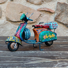 Carica l&#39;immagine nel visualizzatore di Gallery, Vespa Media - Miniature Decorate - cod.60
