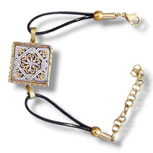 Carica l'immagine nel visualizzatore di Gallery, Bracciale Lapilli con castone cod.73
