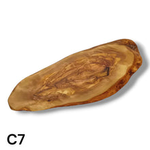 Carica l&#39;immagine nel visualizzatore di Gallery, Tagliere Rustico in Legno di Ulivo cm 30
