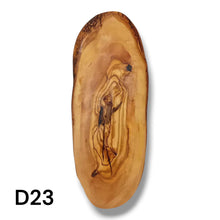Carica l&#39;immagine nel visualizzatore di Gallery, Tagliere Rustico in Legno di Ulivo cm 40
