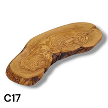Carica l&#39;immagine nel visualizzatore di Gallery, Tagliere Rustico in Legno di Ulivo cm 30
