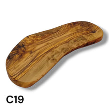 Carica l&#39;immagine nel visualizzatore di Gallery, Tagliere Rustico in Legno di Ulivo cm 30
