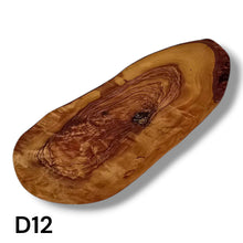 Carica l&#39;immagine nel visualizzatore di Gallery, Tagliere Rustico in Legno di Ulivo cm 40
