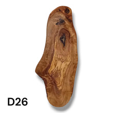 Carica l&#39;immagine nel visualizzatore di Gallery, Tagliere Rustico in Legno di Ulivo cm 40
