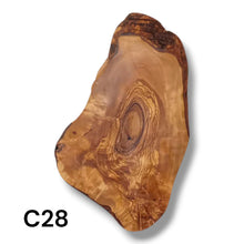 Carica l&#39;immagine nel visualizzatore di Gallery, Tagliere Rustico in Legno di Ulivo cm 30
