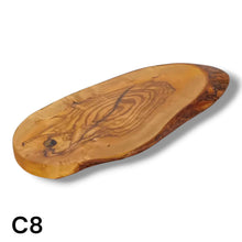Carica l&#39;immagine nel visualizzatore di Gallery, Tagliere Rustico in Legno di Ulivo cm 30
