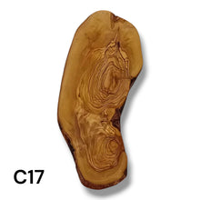 Carica l&#39;immagine nel visualizzatore di Gallery, Tagliere Rustico in Legno di Ulivo cm 30

