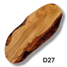 Carica l&#39;immagine nel visualizzatore di Gallery, Tagliere Rustico in Legno di Ulivo cm 40
