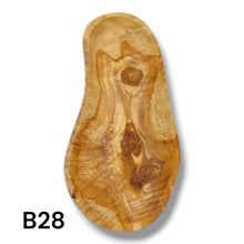 Carica l&#39;immagine nel visualizzatore di Gallery, Vassoio ovale in Legno di Ulivo
