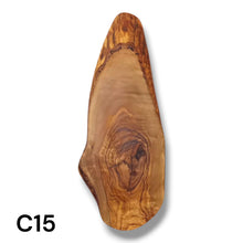 Carica l&#39;immagine nel visualizzatore di Gallery, Tagliere Rustico in Legno di Ulivo cm 30
