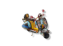 Carica l&#39;immagine nel visualizzatore di Gallery, Vespa Piccola - Miniature Decorate -

